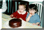 MarieL_Camille_gateau.jpg (36813 octets)