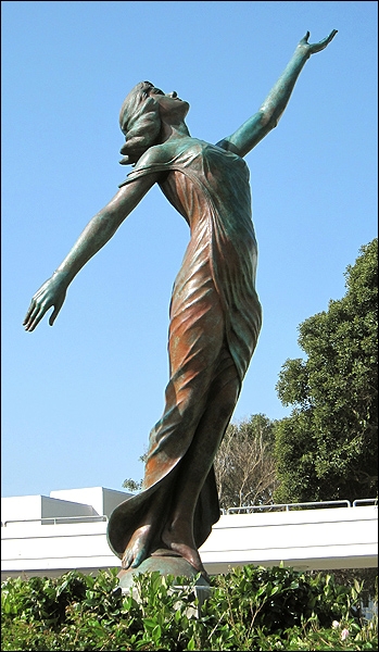 2010: The new Myrna Loy statue