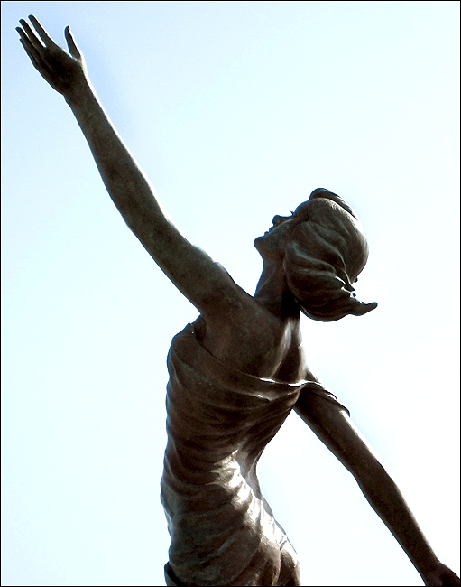 2010 unveiling: Close-up of the new Myrna Loy statue